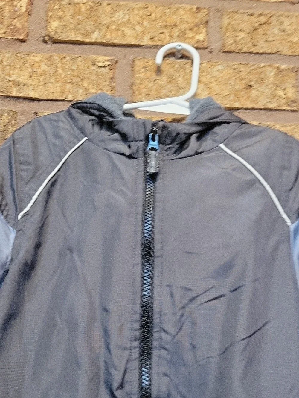OshKosh B'gosh Black and Gray Kids Hooded Lined Rain Jacket Windbreaker Size 4T
